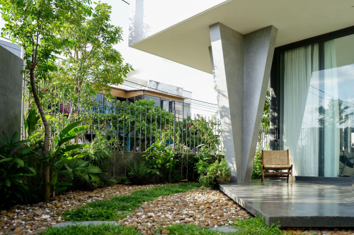 LT House: Hình khối hiện đại gắn liền với khoảng xanh thiên nhiên bền vững | NNA Design – ảnh 1