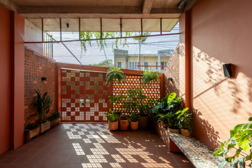 Nhà Vĩnh Long: Nhà ở sinh khí hậu với lớp vỏ gạch tái chế | NAQ Architecture
