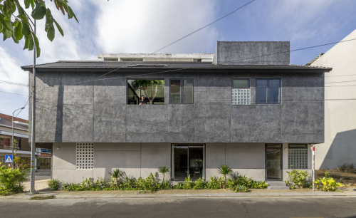 The Inner Court House: Ngôi nhà hướng nội thích ứng với nắng gió Phan Rang | Plus Idea Studio